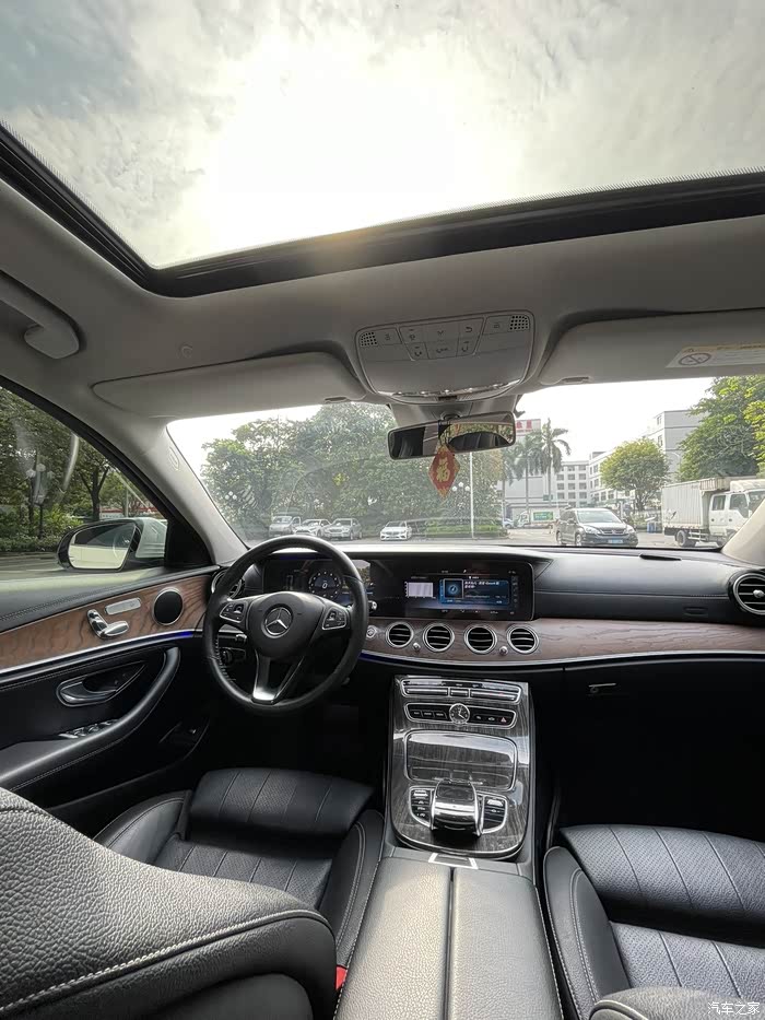 奔驰e200白外黑内20t立标17年上牌