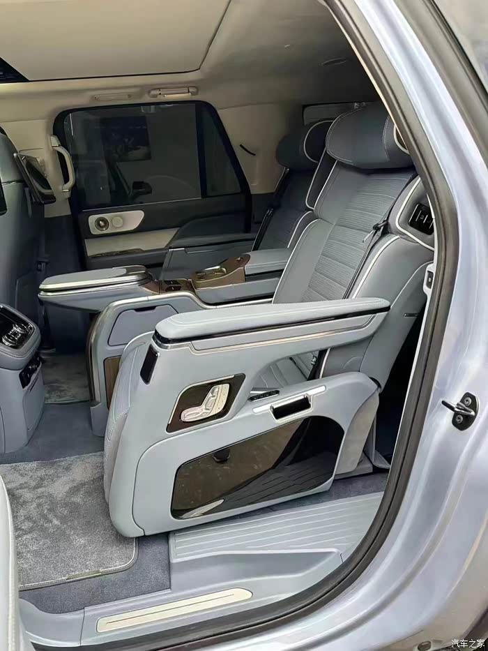 林肯领航员公务舱航空座椅上车效果展示!