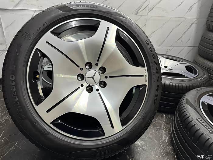 刚刚拆下奔驰迈巴赫s480原厂正品轮毂新车32公里拆下