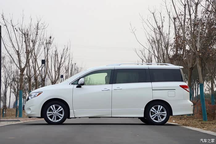 车主实拍贵人开贵士手握贵士方向盘人生之路不为难