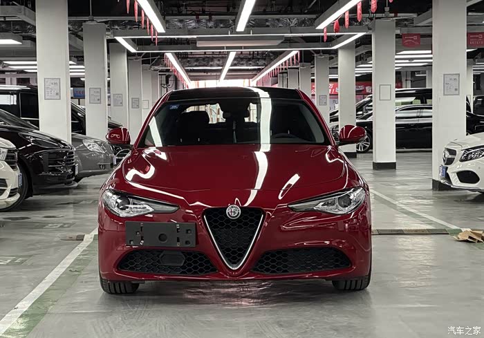 90后小姑娘纯一手代步车阿尔法罗密欧giulia17款2