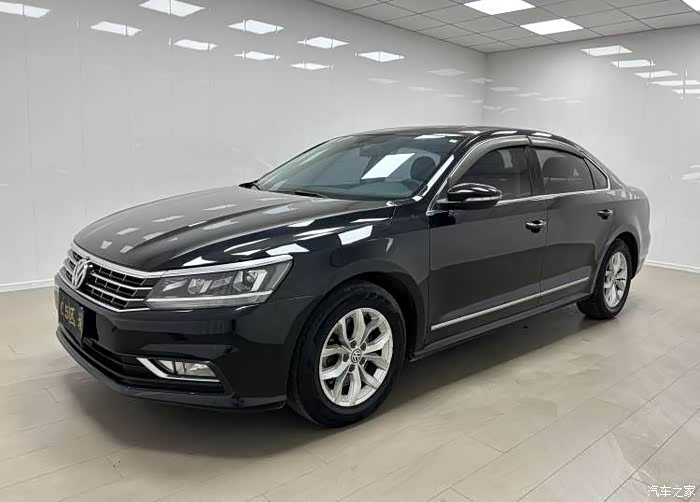 17年帕萨特自动18t方向盘按键大屏导航恒温空调