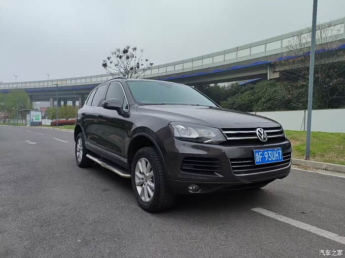 11年大众途锐30t汽油顶配底盘升降前后座椅通风加