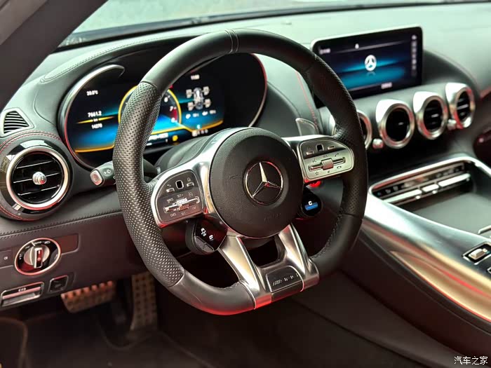 21年奔驰amggt磨砂灰红内原版车况仅14万公里