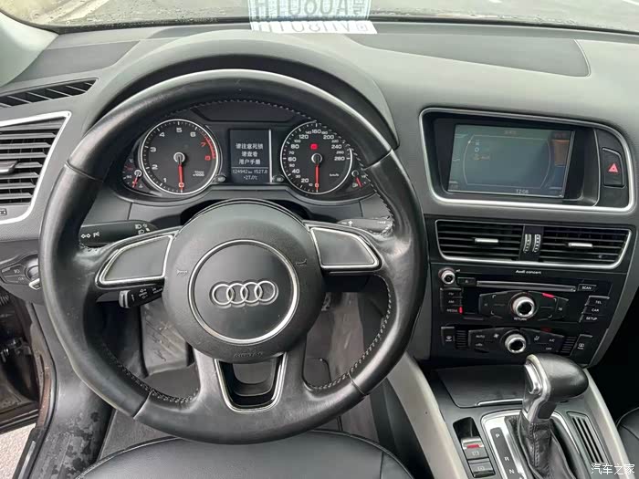 15年12月奥迪q5,40tfsi 四驱进取型,2.0t自波