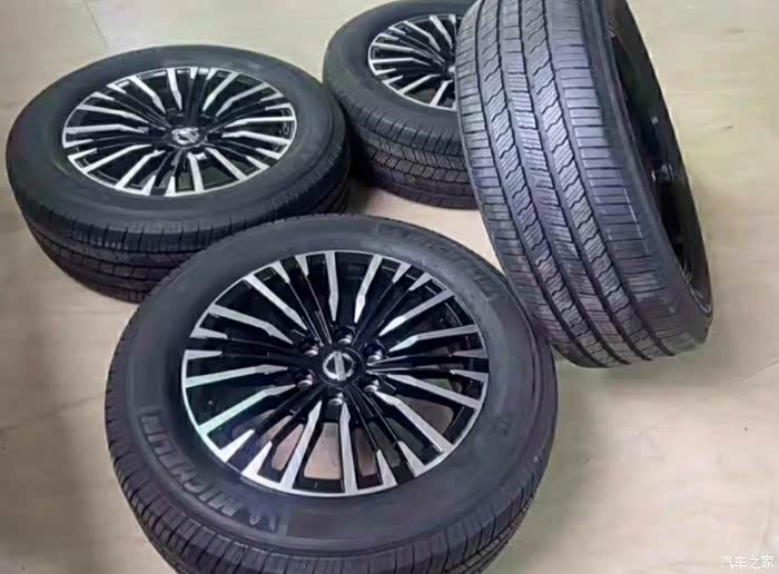 闲置一套20寸日产途乐轮毂带轮胎一套