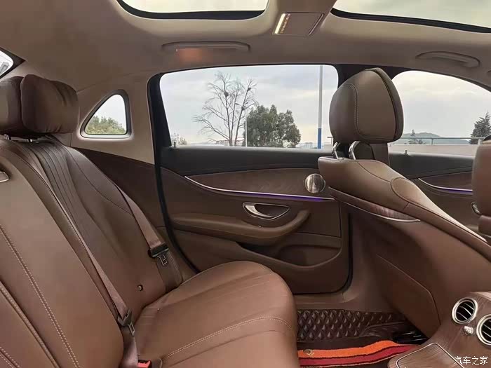 最新到店 2022款奔驰e260l 改款 2022年8月上牌