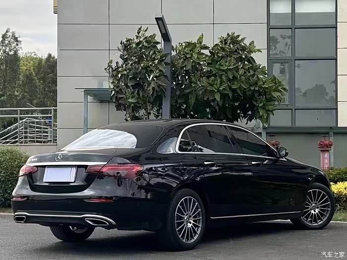 最新到店2022款奔驰e260l改款2022年8月上牌