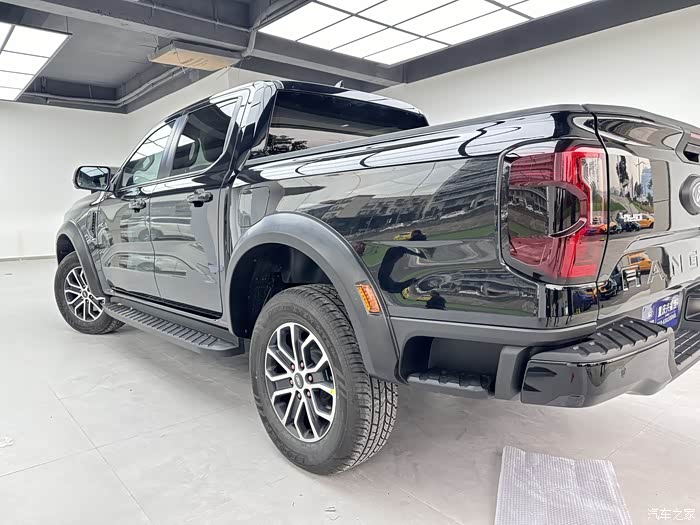 福特ranger改装猛禽款轮眉烟熏黑灯油箱盖不用切割