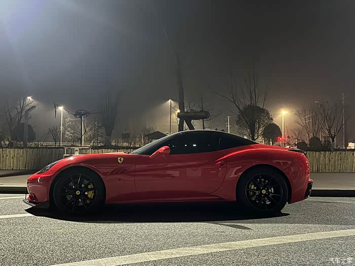 个人出一台法拉利09款加州5万公里0出险0事故全车原版