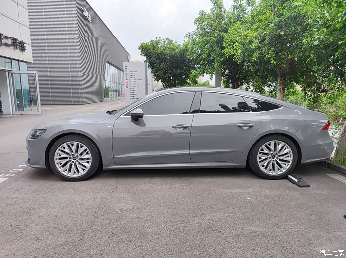 最新到店奥迪a7 21款45甄选型,4万多公里,喜欢的朋友可