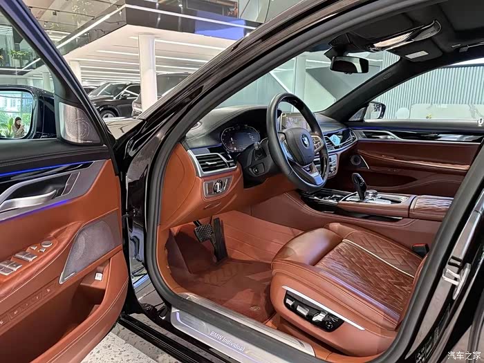 20年宝马740li改款行政型豪华套装