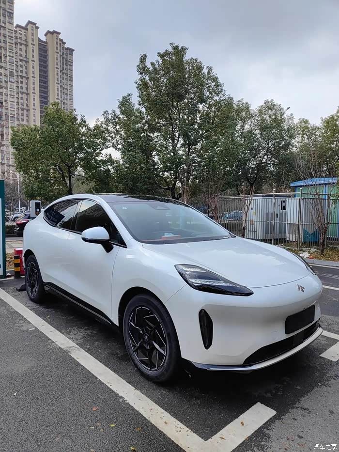 全民篮神易建联座驾昊铂ht你值得拥有