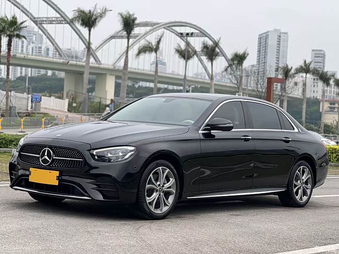 出售奔驰e级2021款改款e300l运动豪华型