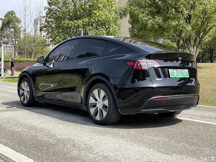 特斯拉modely2021款标准续航后驱版行驶4