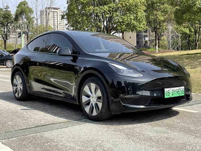 特斯拉modely2021款标准续航后驱版行驶4