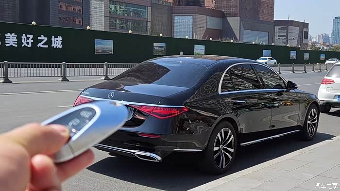 点击:>242|回复:>4奔驰s级论坛>到店21年极品s400l豪华3.0t?