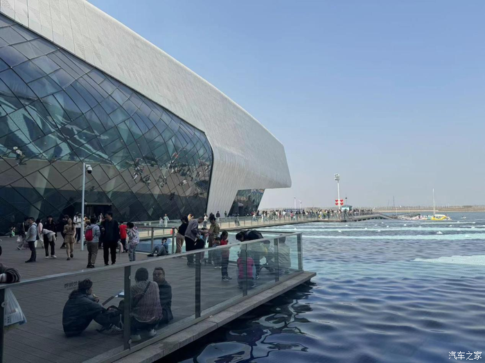 天气晴朗,我们一家三口从河北驱车来到位于天津滨海新区的国家海洋