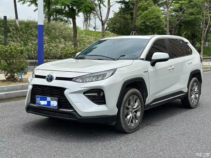 2022年11月丰田威兰达2.5l双擎两驱豪华plus 行驶