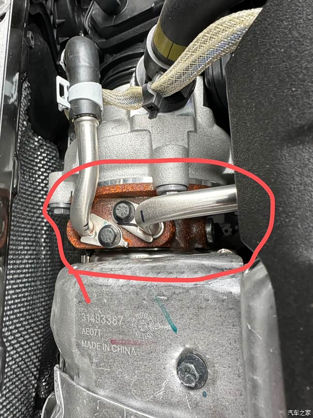 2024款xc60大家这个部位会生锈吗引擎盖打开后最后面中