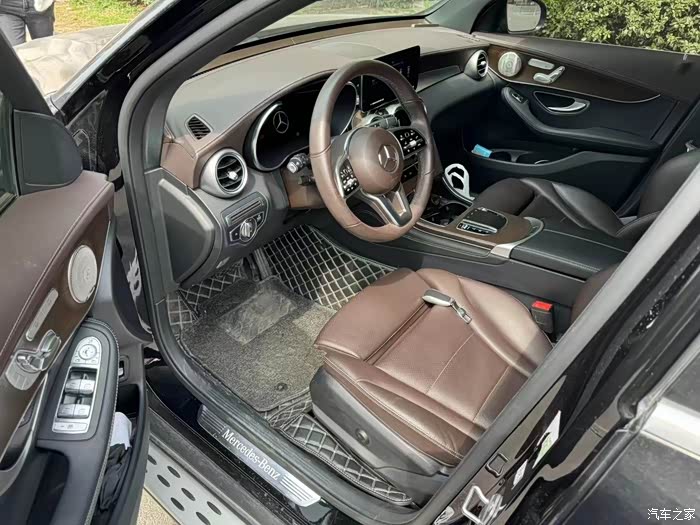 21年11月奔驰glc300动感豪华一手私家车解压中喜