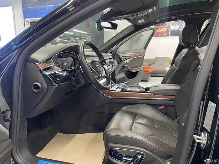 2020年奥迪a8l五座豪华版