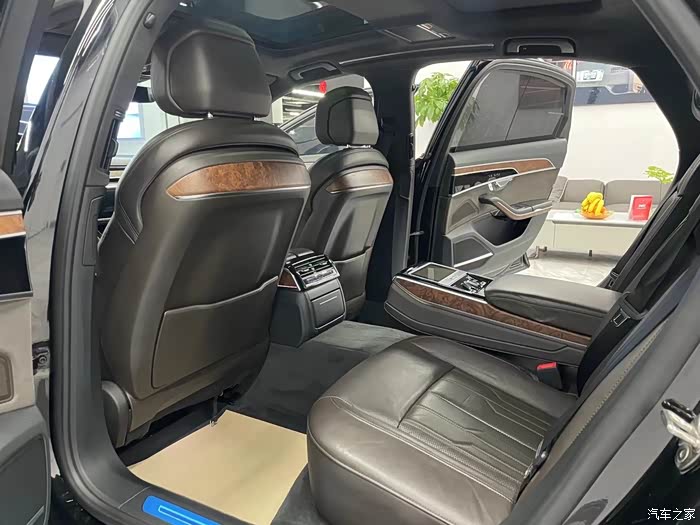 2020年奥迪a8l五座豪华版