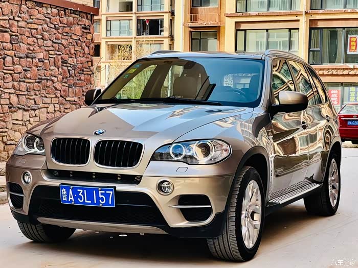 12年宝马x530t7座豪华版新车指导价100万