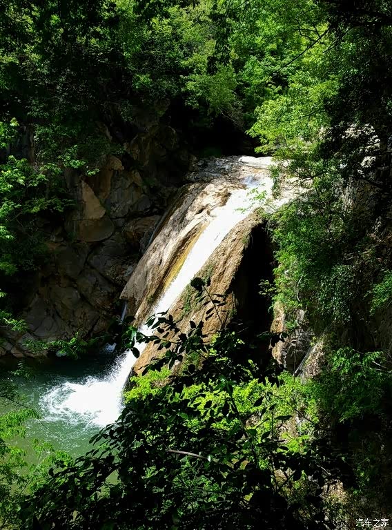 十堰郧阳九龙瀑,九叠九潭,气势雄壮,自驾雪铁龙天逸c5周边游