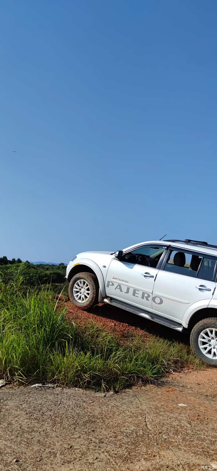 借楼【出售一台三菱劲畅】欧蓝德表亲,16年3.0四驱,9.6万公里.