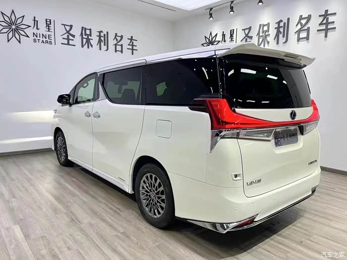 新到雷克萨斯lm300h