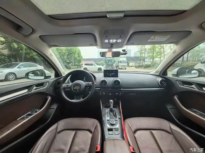 16年奥迪a314t大天窗高配双电动真皮座椅精品无事