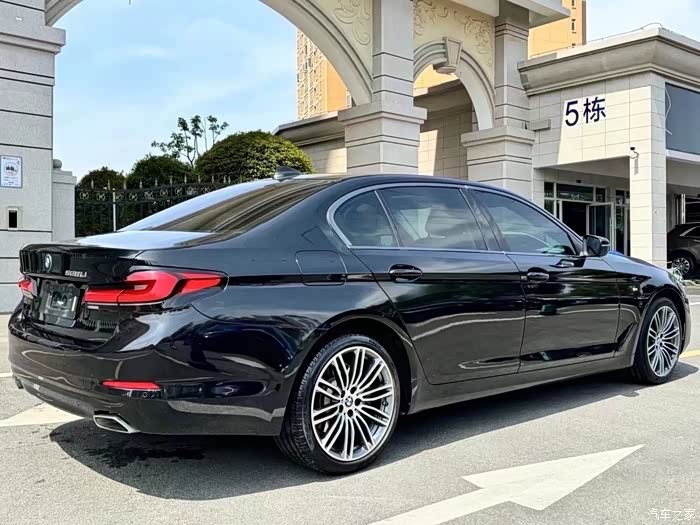 18款宝马528li 精品车况,选配原厂哈曼卡顿,抬头显示