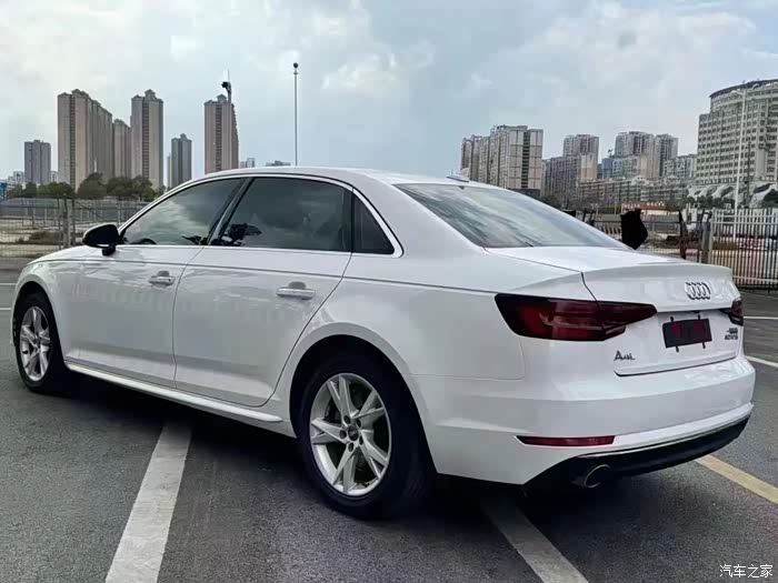 18年18款奥迪a4l 2.0t 精品车况 一手车,7.5万