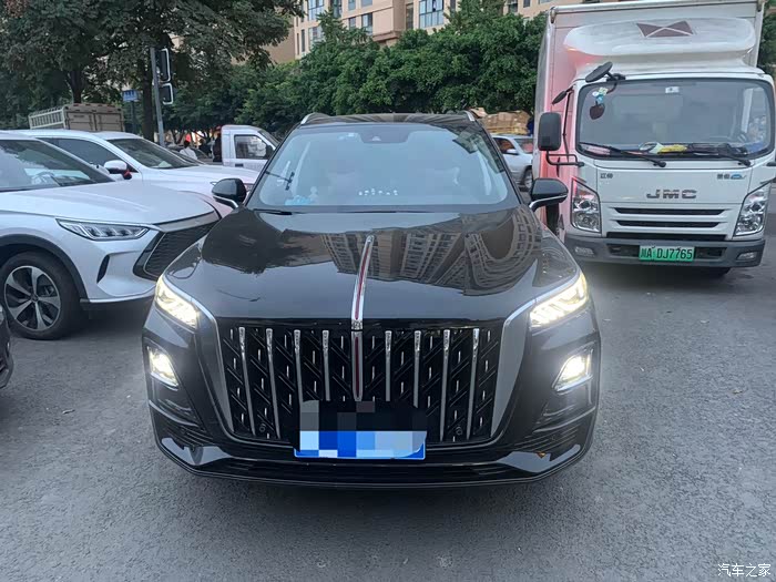 作为一位红旗hs5的车主,我使用这款车已经将近一年时间.在这