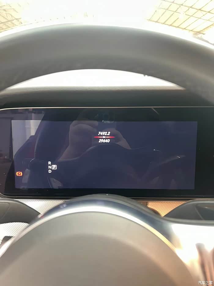 19年奔驰e260进口版 实表2.9万公里 内饰崭新 左前叶