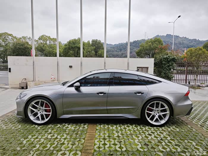 23年11月奥迪rs7满配15万公里个人一手车4