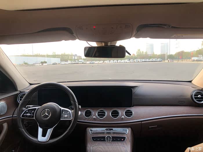 奔驰e级2020款e300l时尚型27x