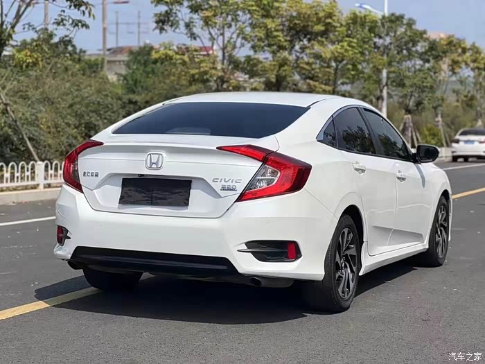 出一台思域17年8月上牌15t豪华版价格798