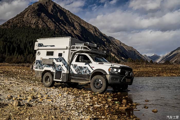 旅美灵域5500k四驱越野房车为越野旅行而生