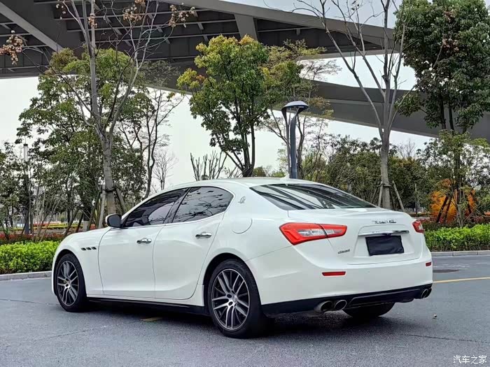 出粮17年17款玛莎拉蒂吉博力