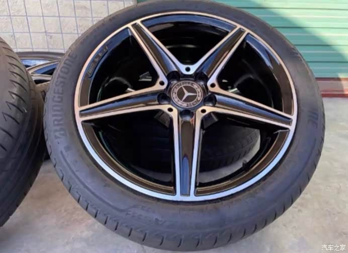 奔驰c级18寸轮毂轮胎精品套件