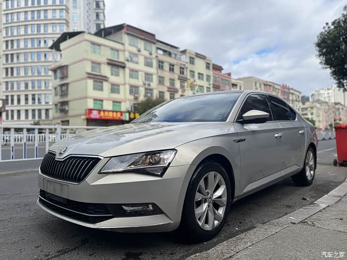 17年斯柯达速派14t自动挡私家一手精品车况胎压监测