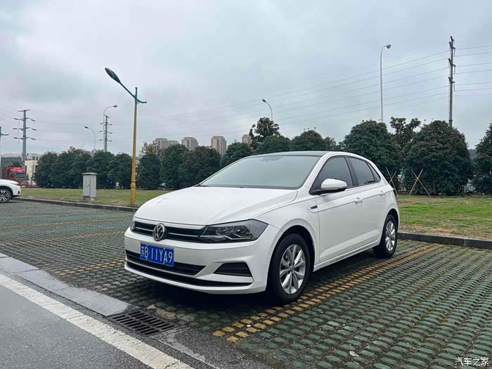 转20年上路大众polo市区油耗几毛钱全车原版两处喷漆