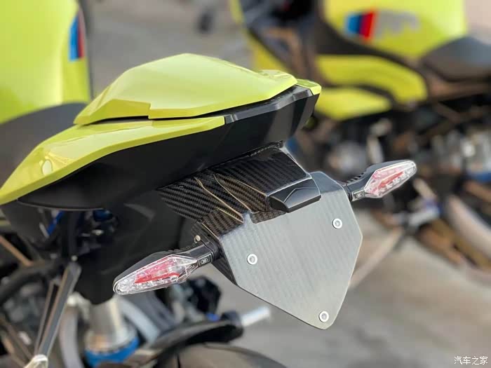 宝马m1000双r现车一台18560411777