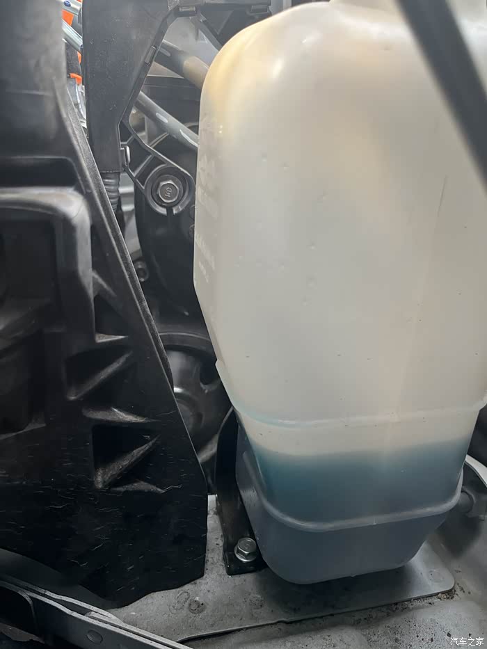 【图】23款crv防冻液低了,前两天首保加的防冻液,这两天看看好像_本田