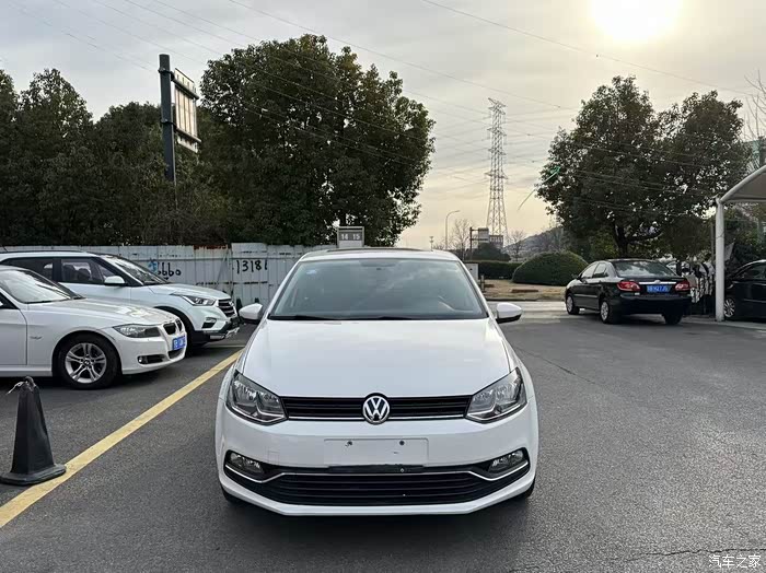 江苏出一台18年极品polo3万多公里原版原漆新的流口水