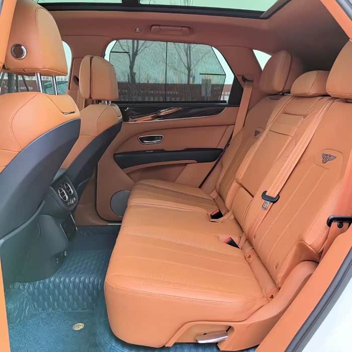 宾利添越2021款40tv821年上牌49万