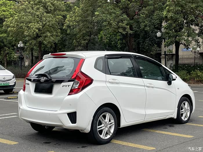 2015年本田飞度15l排量车况精品大屏导航东莞牌