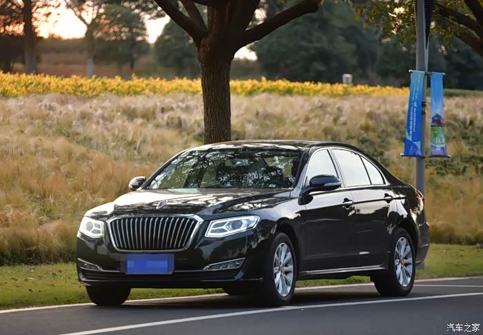 出一辆17款红旗h7